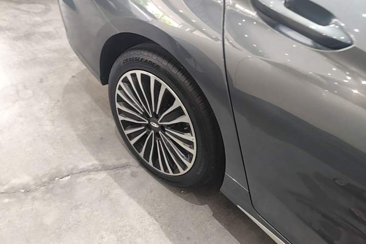 Used Chery Fengyun A8L 2025 1.5 TGDI 145 km Luxury Version Right Rear Wheel Hub