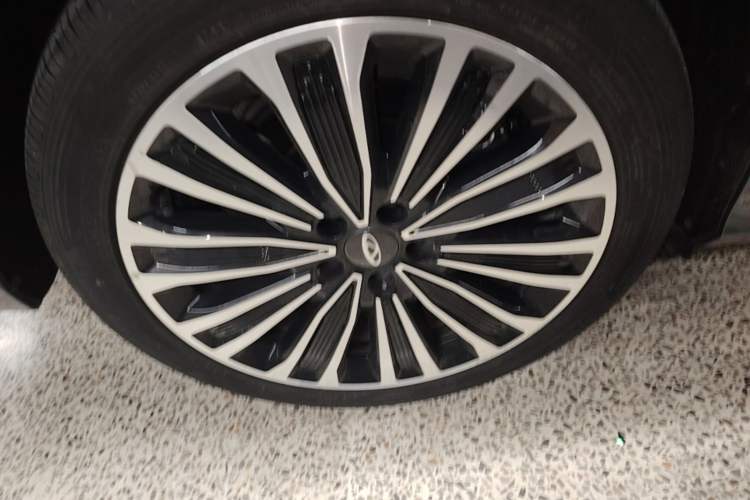 Used Chery Fengyun A8L 2025 1.5 TGDI 145 km Luxury Version Right Rear Wheel Hub
