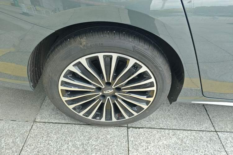 Used Chery Fengyun A8L 2025 1.5 TGDI 145 km Luxury Version Right Rear Wheel Hub