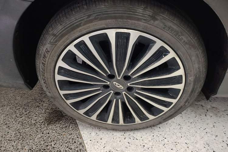 Used Chery Fengyun A8L 2025 1.5 TGDI 145 km Luxury Version Right Rear Wheel Hub