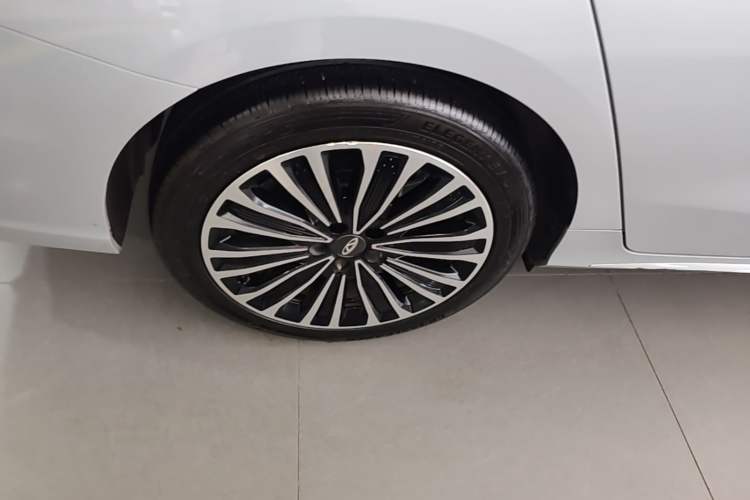 Used Chery Fengyun A8L 2025 1.5 TGDI 145 km Luxury Version Right Rear Wheel Hub