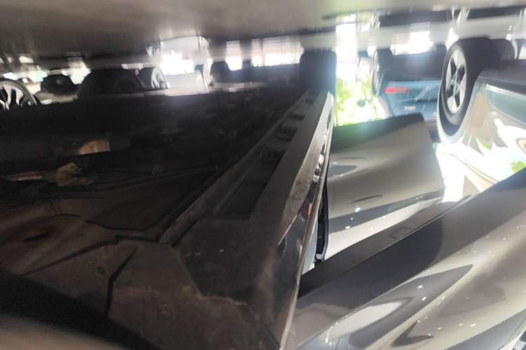 Used Chery Fengyun A8L 2025 1.5 TGDI 145 km Luxury Version Right Side Sill