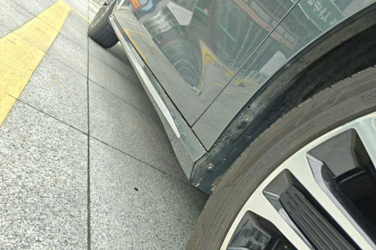 Used Chery Fengyun A8L 2025 1.5 TGDI 145 km Luxury Version Right Side Sill