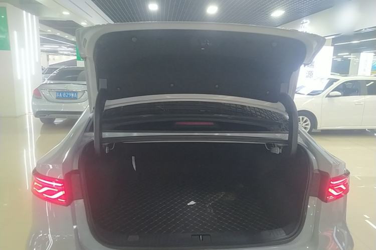 Used Chery Fengyun A8L 2025 1.5 TGDI 145 km Luxury Version Trunk