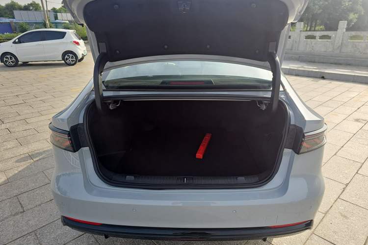 Used Chery Fengyun A8L 2025 1.5 TGDI 145 km Luxury Version Trunk