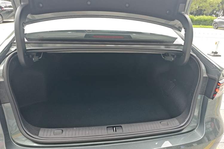 Used Chery Fengyun A8L 2025 1.5 TGDI 145 km Luxury Version Trunk