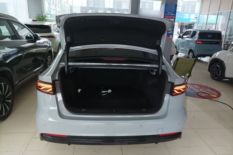 Used Chery Fengyun A8L 2025 1.5 TGDI 145 km Luxury Version Trunk