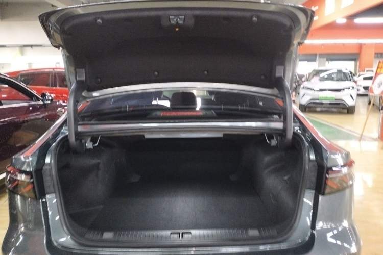 Used Chery Fengyun A8L 2025 1.5 TGDI 145 km Luxury Version Trunk