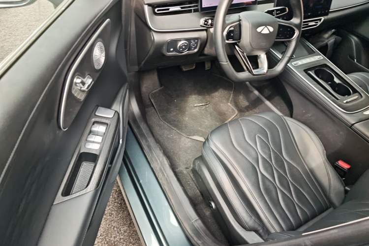 Used Chery Fengyun A8L 2025 1.5 TGDI 145 km Luxury Version Driver Seat