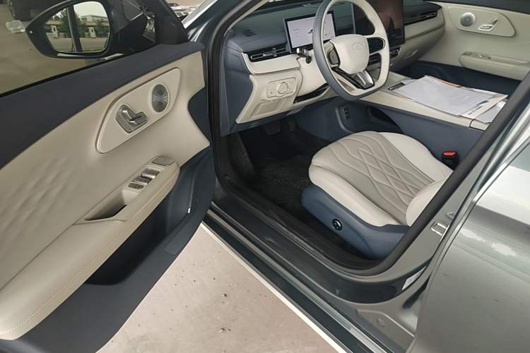 Used Chery Fengyun A8L 2025 1.5 TGDI 145 km Luxury Version Driver Seat