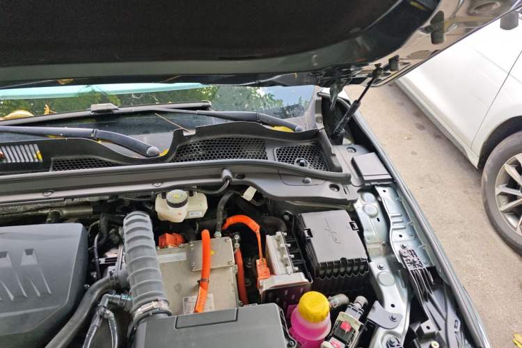 Used Chery Fengyun A8L 2025 1.5 TGDI 145 km Standard Version Engine Bay Left