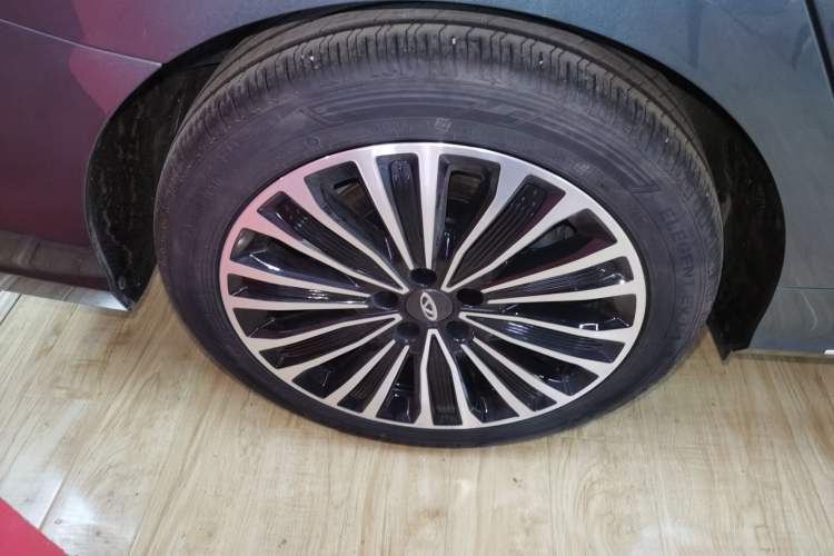 Used Chery Fengyun A8L 2025 1.5 TGDI 145 km Luxury Version Exterior 5