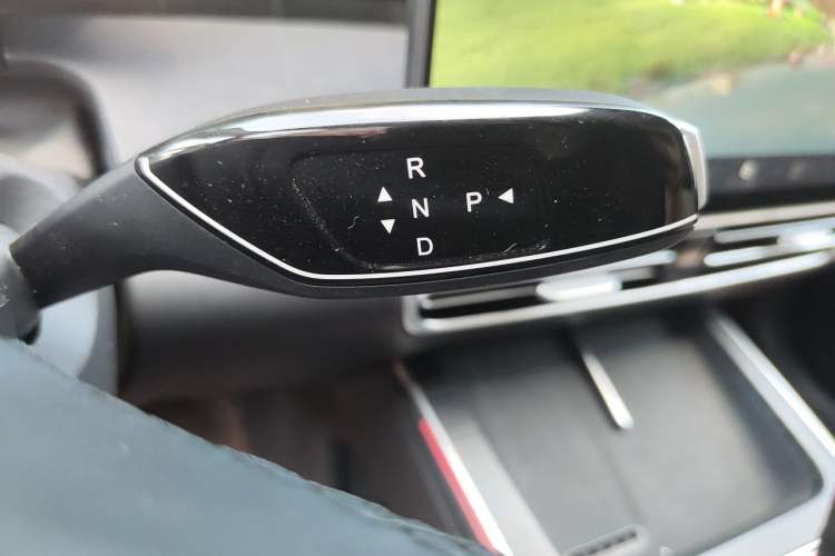 Used Chery Fengyun A8L 2025 1.5 TGDI 145 km Luxury Version Gear Lever