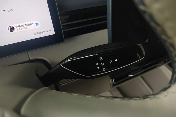 Used Chery Fengyun A8L 2025 1.5 TGDI 145 km Luxury Version Gear Lever