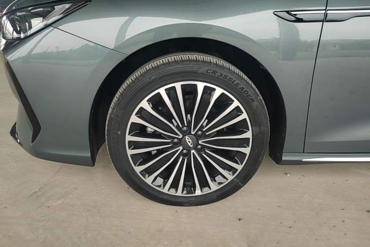 Used Chery Fengyun A8L 2025 1.5 TGDI 145 km Luxury Version Left Front Wheel Hub