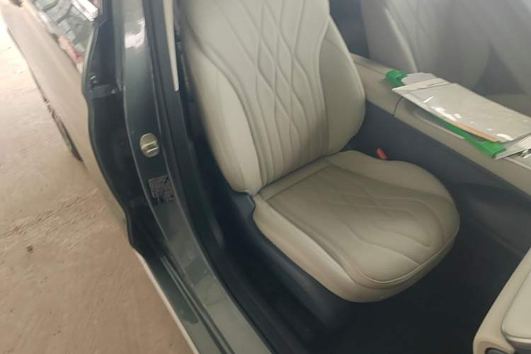 Used Chery Fengyun A8L 2025 1.5 TGDI 145 km Luxury Version Right Front Seat