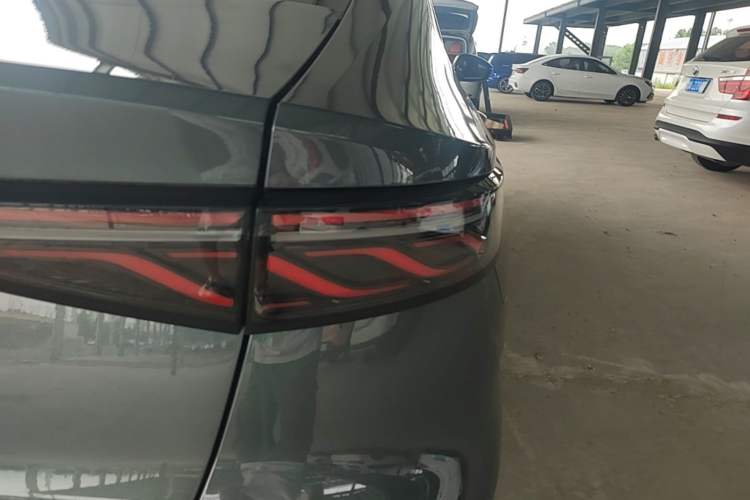 Used Chery Fengyun A8L 2025 1.5 TGDI 145 km Luxury Version Right Rear Taillight