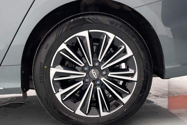 Used Chery Fengyun A8L 2025 1.5 TGDI 145 km Comfort Version Right Rear Wheel Hub