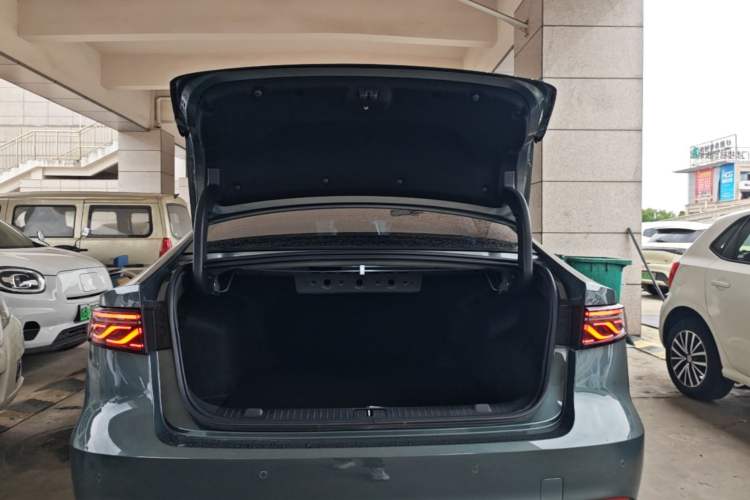 Used Chery Fengyun A8L 2025 1.5 TGDI 145 km Luxury Version Trunk