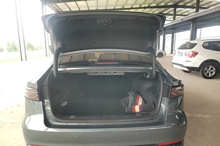 Used Chery Fengyun A8L 2025 1.5 TGDI 145 km Luxury Version Trunk