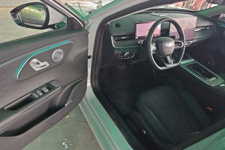 Used Chery Fengyun A8L 2025 1.5 TGDI 145 km Luxury Version Driver Seat