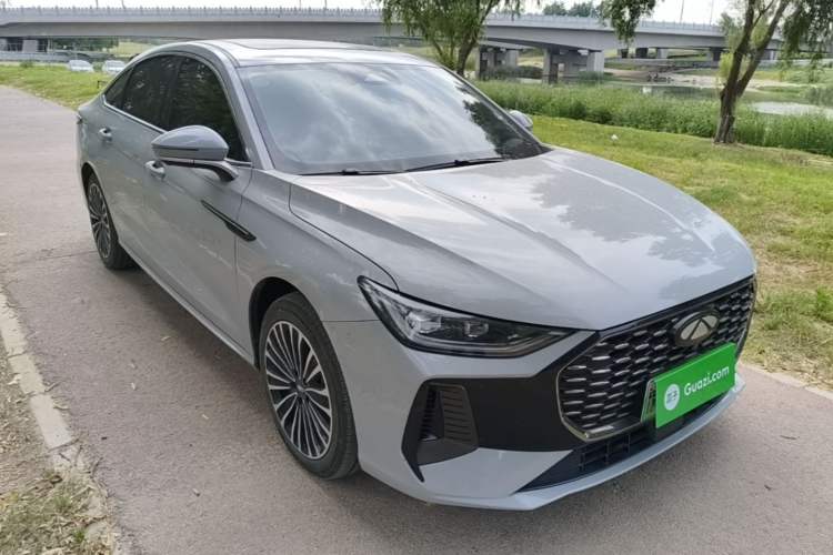 Used Chery Fengyun A8L 2025 1.5 TGDI 145 km Luxury Version Exterior 1