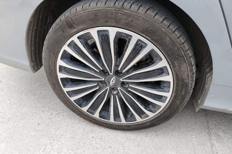 Used Chery Fengyun A8L 2025 1.5 TGDI 145 km Luxury Version Exterior 5