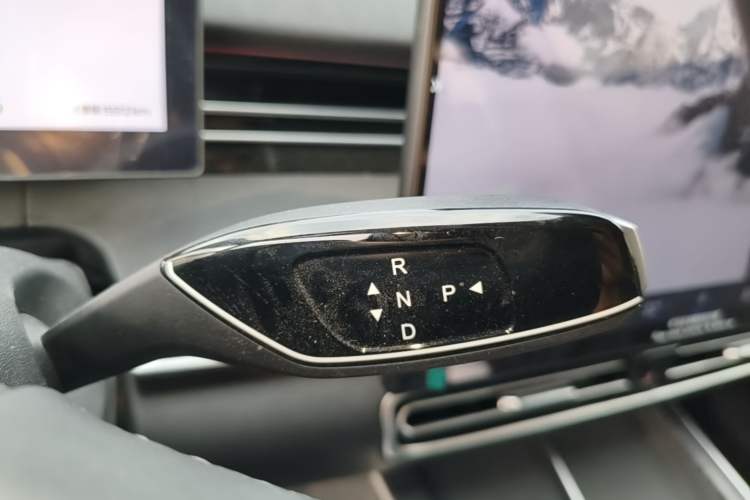 Used Chery Fengyun A8L 2025 1.5 TGDI 145 km Luxury Version Gear Lever
