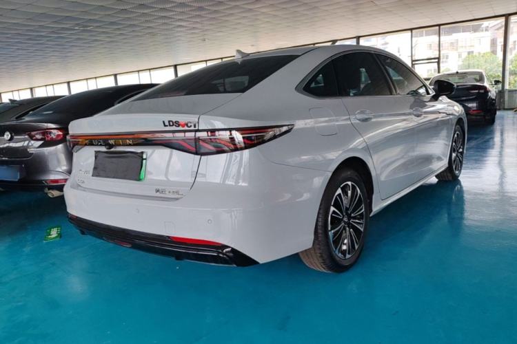 Used Chery Fengyun A8L 2025 1.5 TGDI 145 km Comfort Version Rear Right 45 Deg