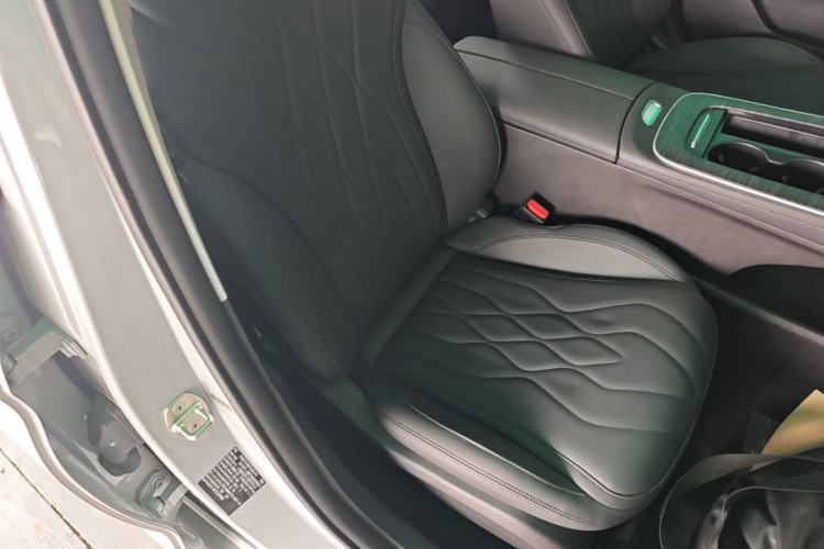 Used Chery Fengyun A8L 2025 1.5 TGDI 145 km Luxury Version Right Front Seat