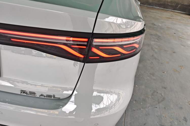 Used Chery Fengyun A8L 2025 1.5 TGDI 145 km Luxury Version Right Rear Taillight