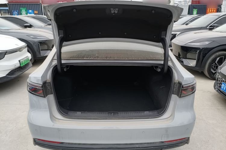 Used Chery Fengyun A8L 2025 1.5 TGDI 145 km Luxury Version Trunk