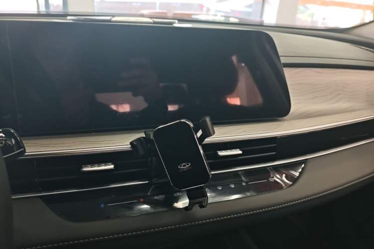 Used Chery Fengyun A8L 2025 1.5L 70km Standard Version Audio And AC Panel