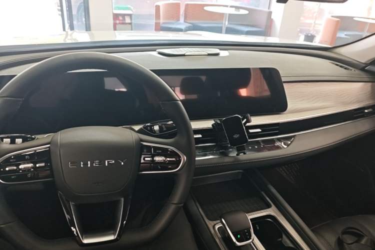 Used Chery Fengyun A8L 2025 1.5L 70km Standard Version Center Console