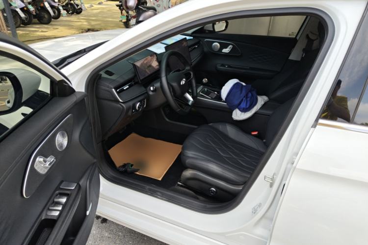 Used Chery Fengyun A8L 2025 1.5 TGDI 145 km Luxury Version Driver Seat