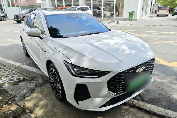 Used Chery Fengyun A8L 2025 1.5 TGDI 145 km Luxury Version Front Right 45 Deg