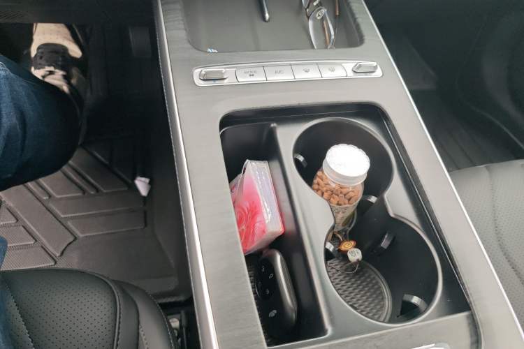 Used Chery Fengyun A8L 2025 1.5 TGDI 145 km Luxury Version Gear Lever