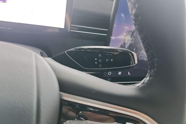 Used Chery Fengyun A8L 2025 1.5 TGDI 145 km Luxury Version Gear Lever