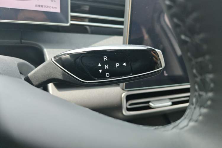 Used Chery Fengyun A8L 2025 1.5 TGDI 145 km Luxury Version Gear Lever