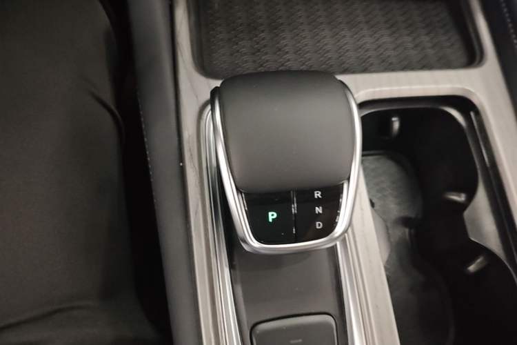 Used Chery Fengyun A8L 2025 1.5L 70km Standard Version Gear Lever