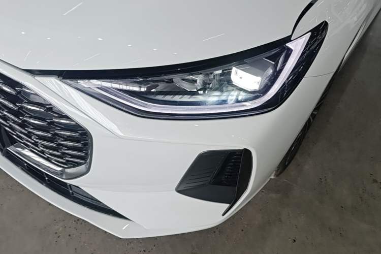 Used Chery Fengyun A8L 2025 1.5 TGDI 145 km Luxury Version Left Front Headlight