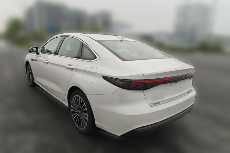 Used Chery Fengyun A8L 2025 1.5 TGDI 145 km Luxury Version Rear Left 45 Deg
