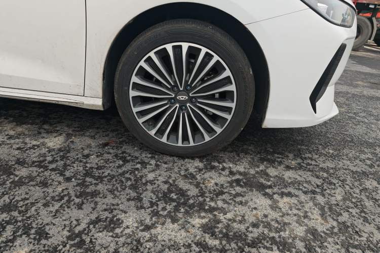 Used Chery Fengyun A8L 2025 1.5 TGDI 145 km Luxury Version Right Front Wheel Hub