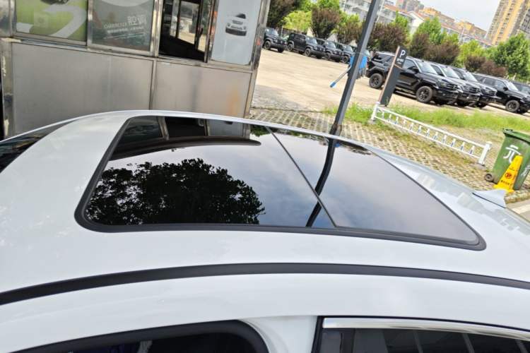 Used Chery Fengyun A8L 2025 1.5 TGDI 145 km Luxury Version Roof