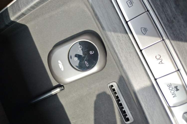 Used Chery Fengyun A8L 2025 1.5 TGDI 145 km Luxury Version Vehicle Key
