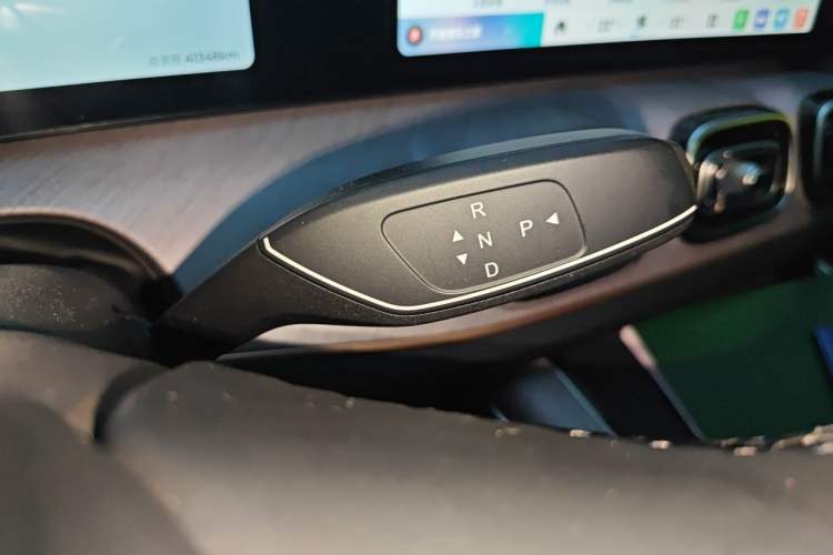 Used Chery Fengyun T10 2024 210 Luxury Edition Gear Lever