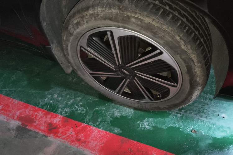 Used Chery Fengyun T10 2024 210 Luxury Edition Right Front Wheel Hub