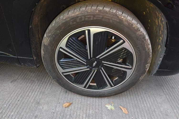 Used Chery Fengyun T10 2024 210 Luxury Edition Right Front Wheel Hub