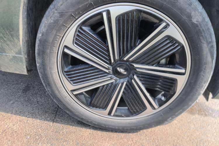 Used Chery Fengyun T10 2024 210 Luxury Edition Right Front Wheel Hub