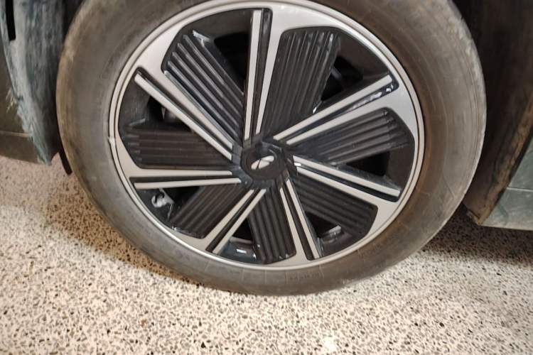 Used Chery Fengyun T10 2024 210 Luxury Edition Left Front Wheel Hub
